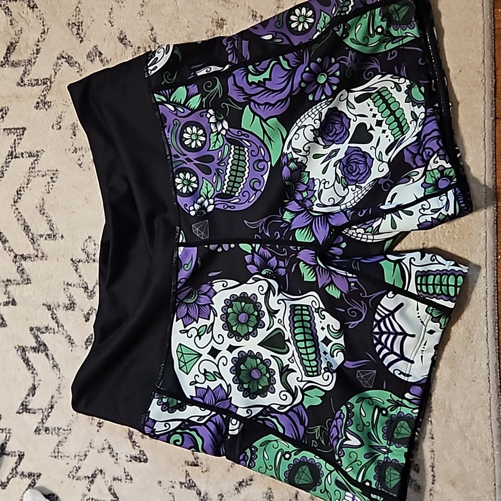 CVG Chaos skulls 5 inch shorts